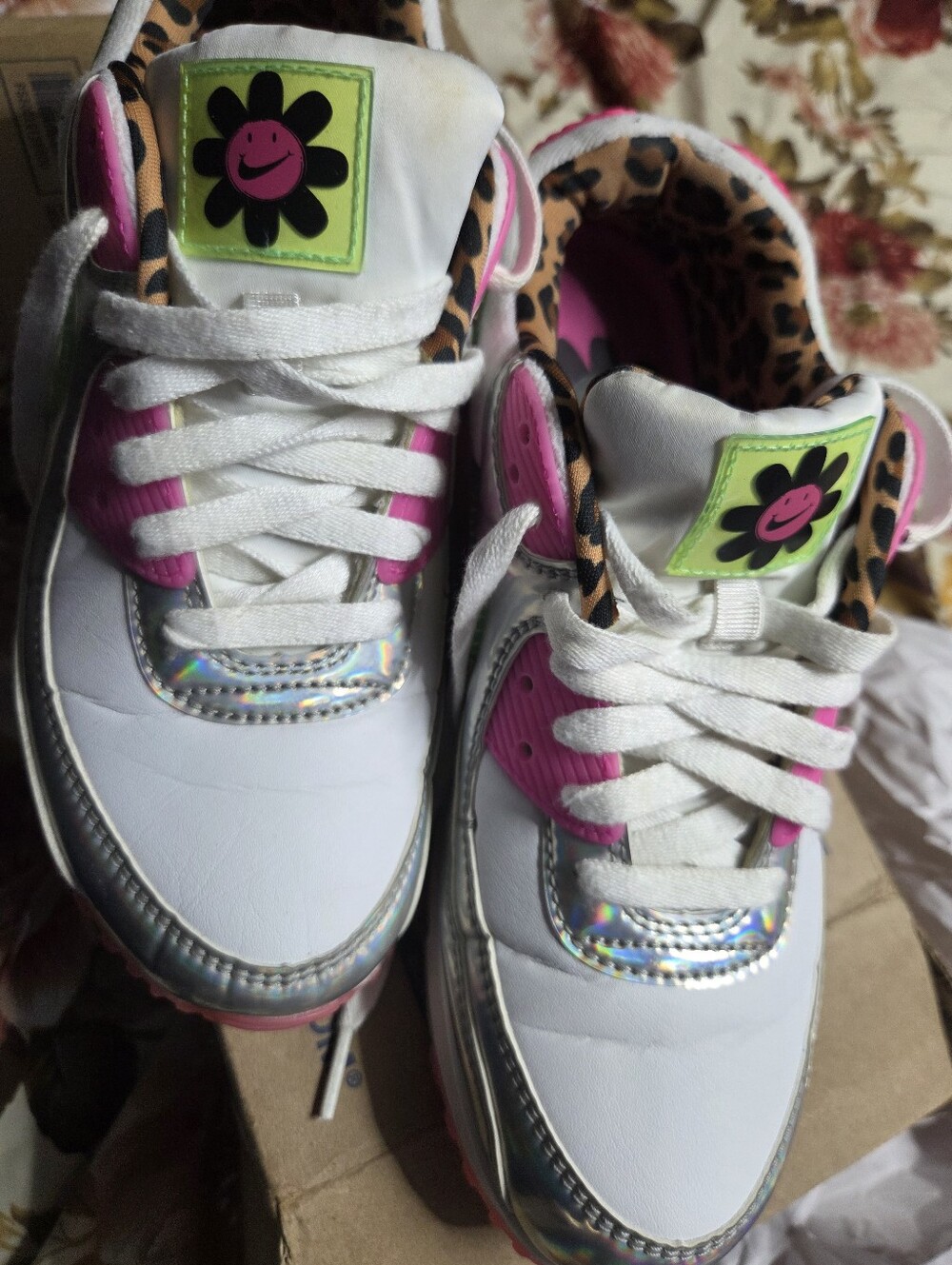 Nike Women's Air Max 90 LX - Picture 2 of 6